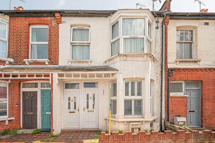 2 Bedroom Maisonette To Rent In Grange Avenue, North Finchley, London, N12