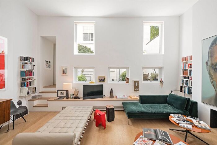 2 Bedroom Flat For Sale In Ladbroke Road, London, W11