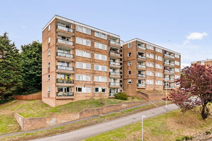 2 Bedroom Apartment For Sale In Collingwood Rise, Folkestone, CT20