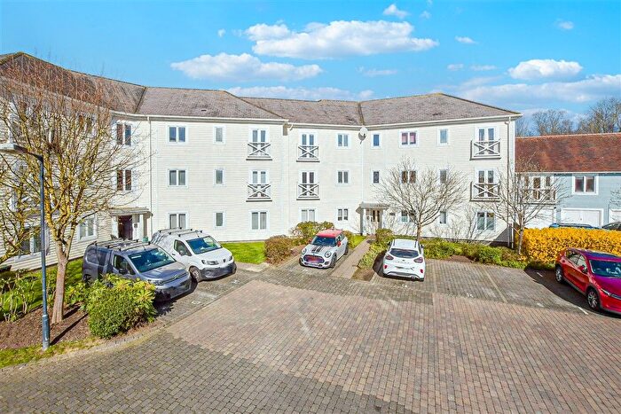 2 Bedroom Flat For Sale In Poynder Drive, Holborough Lakes, Kent, ME6