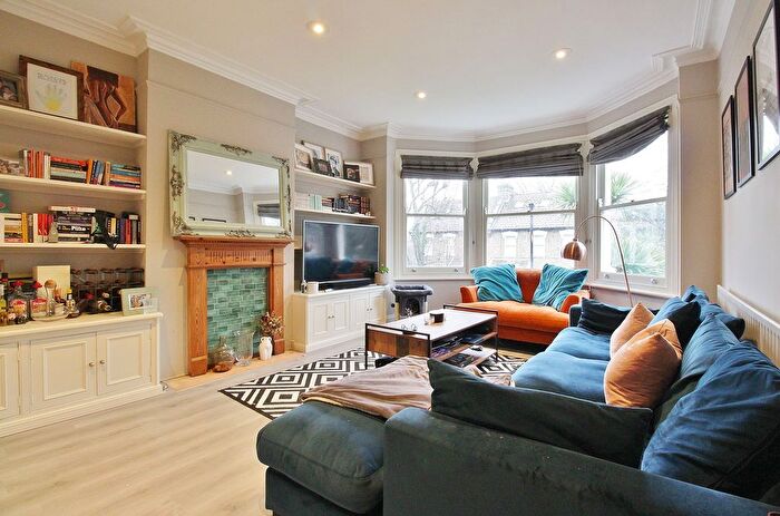 2 Bedroom Flat For Sale In St. Stephens Road, Hounslow, TW3