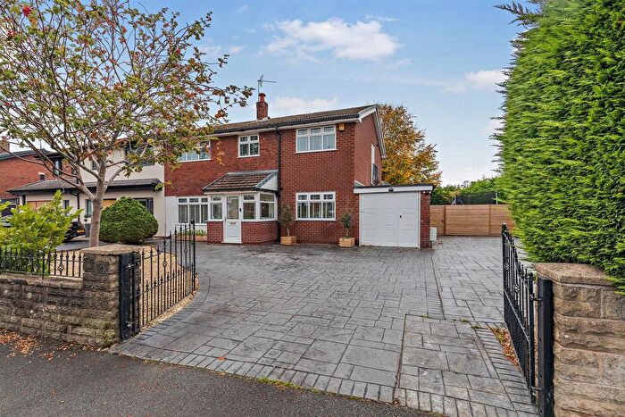 4 Bedroom Semi-Detached House For Sale In Spencer Road, Wigan, WN1