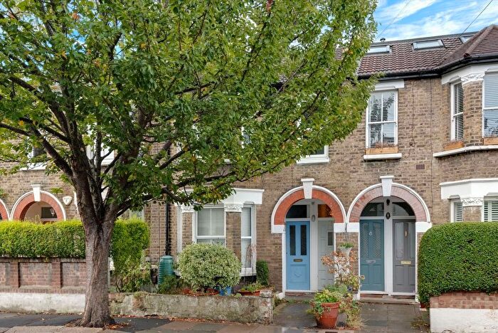 2 Bedroom Flat To Rent In Petersfield Road, Acton, W3