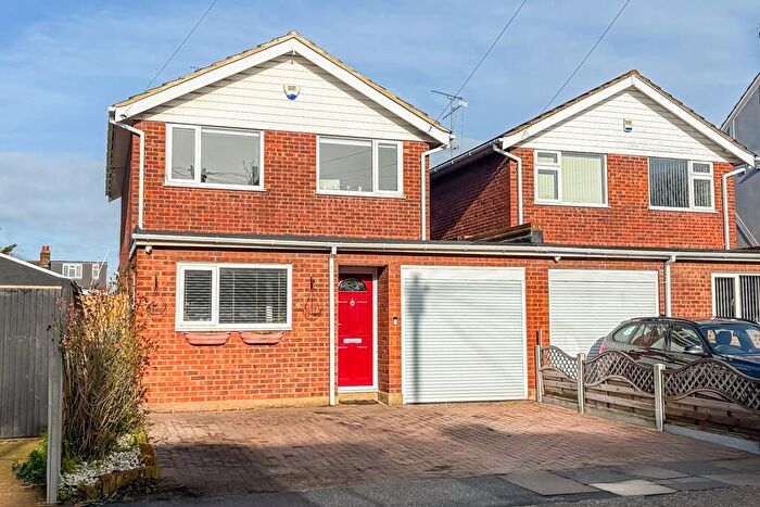 3 Bedroom Link Detached House For Sale In Cromwell Road, Southend-on-Sea, SS2