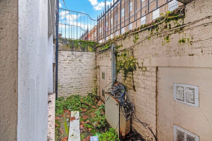 2 Bedroom Flat For Sale In A Eversholt Street, Euston, London, NW1