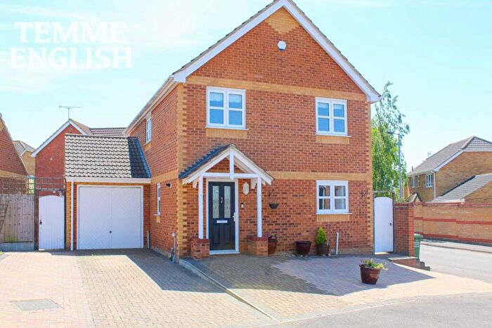 4 Bedroom Detached House For Sale In Roxwell Crescent, Wickford, SS12