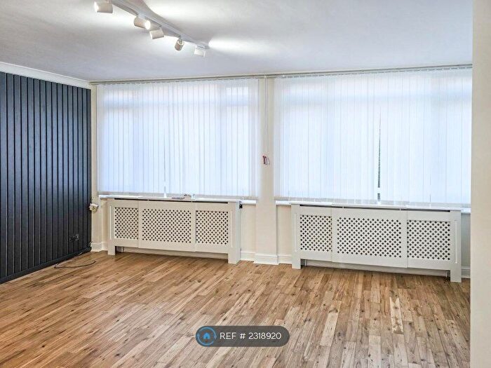 2 Bedroom Flat To Rent In Green Wood, London, SW19