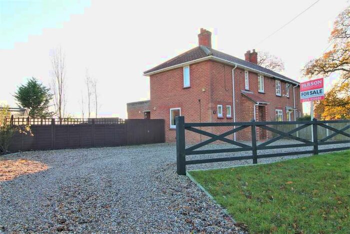 3 Bedroom Semi-Detached House For Sale In Crown Green, Burston, IP22
