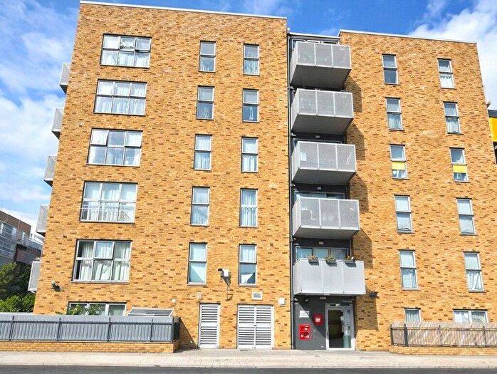 2 Bedroom Flat For Sale In Rectory Park Avenue, Northolt, UB5
