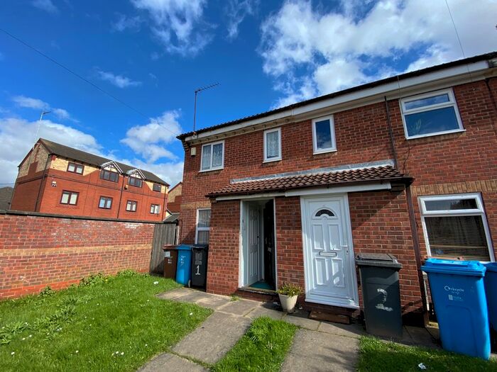 2 Bedroom End Of Terrace House To Rent In Hampstead Court, Hull, HU3