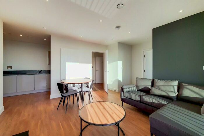 2 Bedroom Apartment To Rent In Green Street, London, NW10