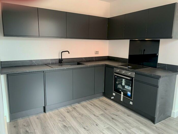 3 Bedroom Flat To Rent In Aigburth Road, Liverpool, Merseyside, L17