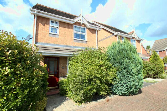 3 Bedroom Semi-Detached House To Rent In Lavender Close, Bromley BR2