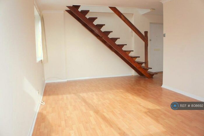 2 Bedroom Maisonette To Rent In Queenswood Gardens, London, E11