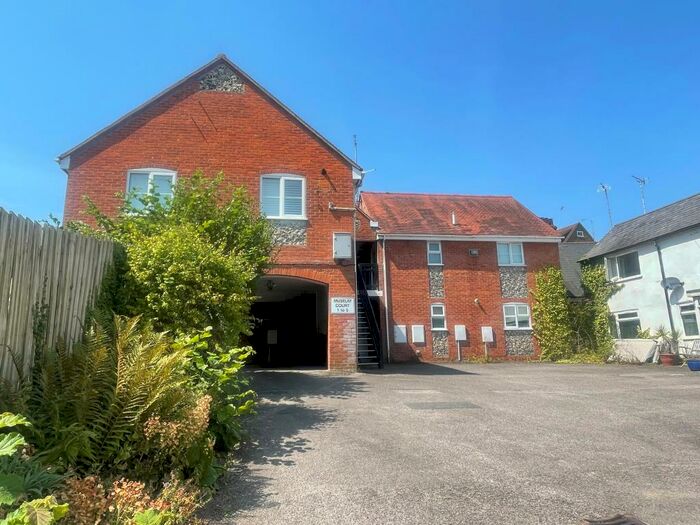 1 Bedroom Flat To Rent In Akeman Street, Tring, HP23