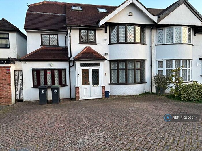 5 Bedroom Semi-Detached House To Rent In Grange Crescent, Chigwell, IG7