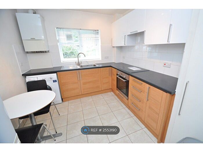 3 Bedroom Flat To Rent In Catherwood Court, London, N1