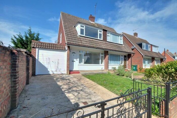 2 Bedroom Semi-Detached House To Rent In The Glade, Staines-Upon-Thames, Surrey, TW18