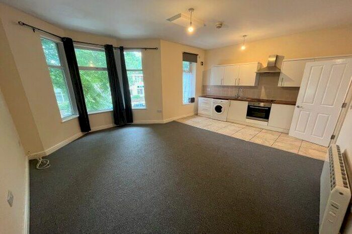 2 Bedroom Flat To Rent In Flat Albany Road, Caerdydd, CF24