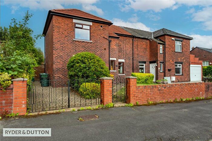 3 Bedroom Semi Detached House For Sale In Kings Road, Shaw, Oldham, OL2