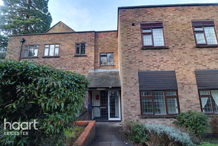 2 Bedroom Apartment For Sale In Stoneygate Road, Leicester, LE2
