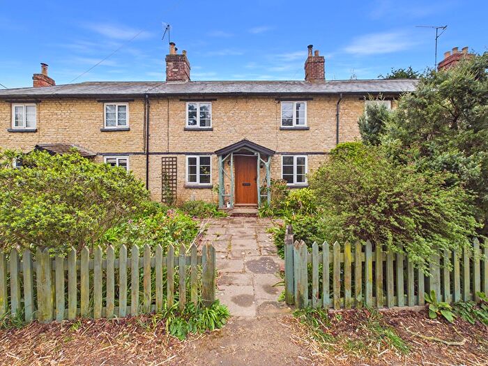 2 Bedroom Cottage For Sale In High Street, Whittlebury, NN12