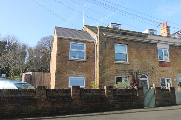 3 Bedroom House For Sale In Victoria Road, Cowes, PO31