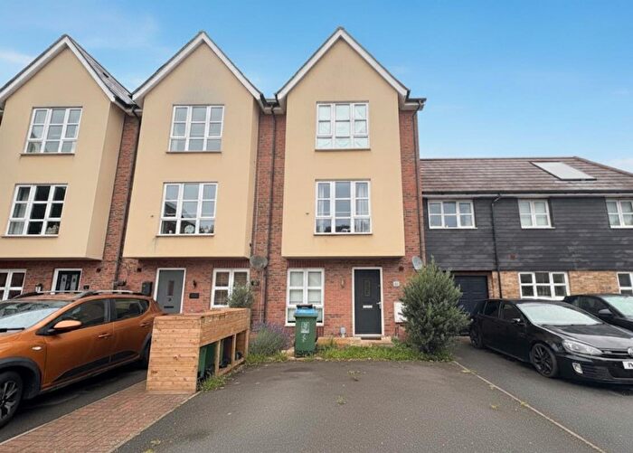 4 Bedroom House To Rent In Fuggle Drive, Aylesbury, HP21