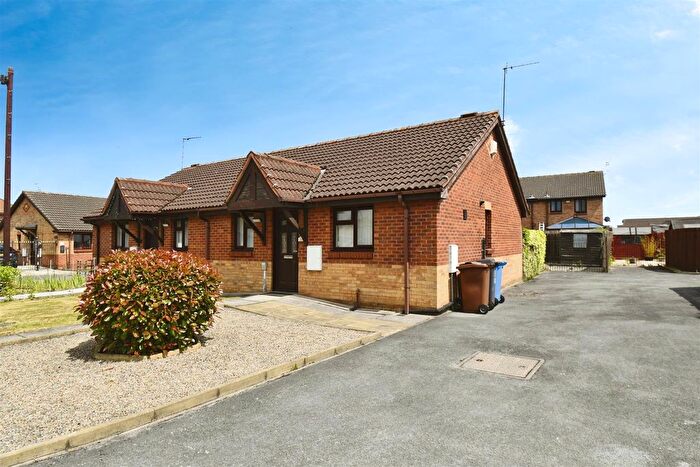 2 Bedroom Semi-detached Bungalow For Sale In Hotton Close, Hull, HU9