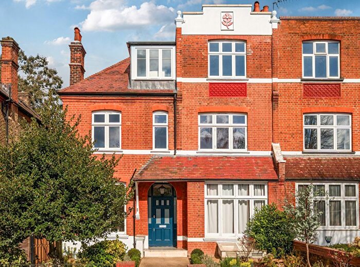 5 Bedroom Semi-Detached House To Rent In Chatsworth Road, London, NW2