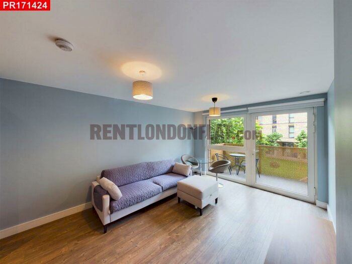 1 Bedroom Flat To Rent In Breathtaking Bed Flat In Surrey Quays, SE8