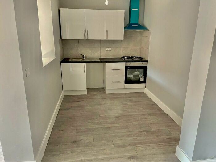 1 Bedroom Flat To Rent In London Road, Southend-On-Sea, Essex, SS1