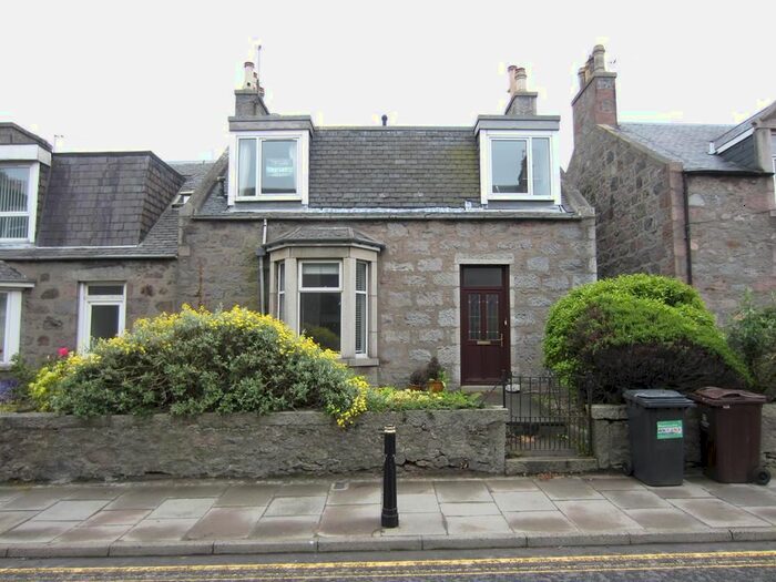 2 Bedroom Flat To Rent In Broomhill Road, Aberdeen, AB10