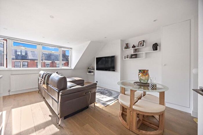 2 Bedroom Flat For Sale In Cotleigh Road, West Hampstead, NW6