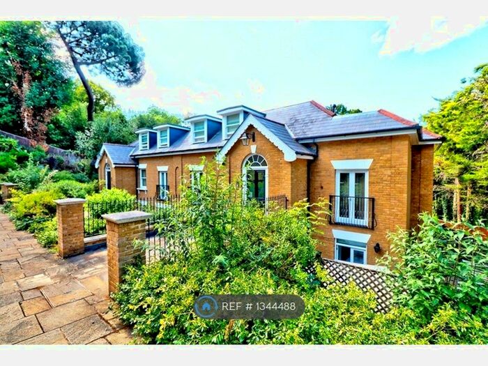 2 Bedroom Flat To Rent In Glebe Knoll, Bromley, BR2