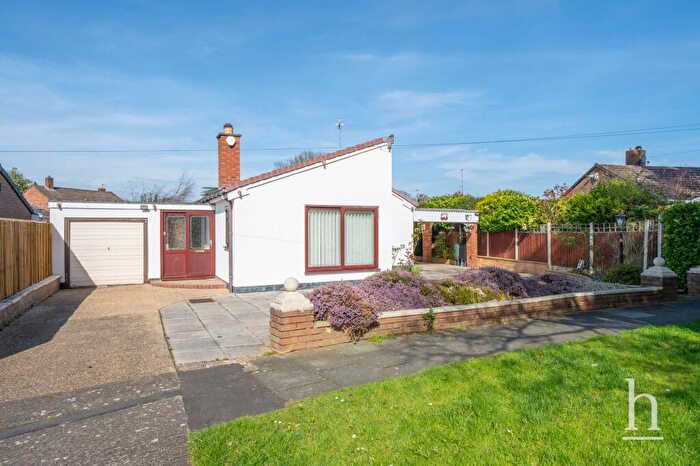 3 Bedroom Detached Bungalow For Sale In Oakridge Road, Wirral, CH62
