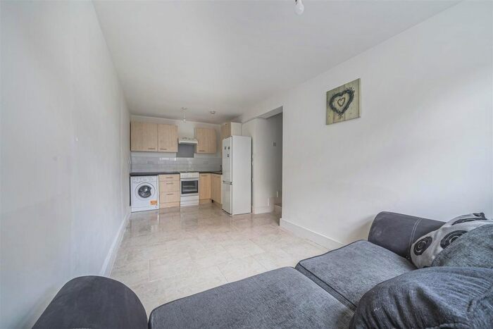 2 Bedroom Flat To Rent In Rotherhithe New Road, London, SE16