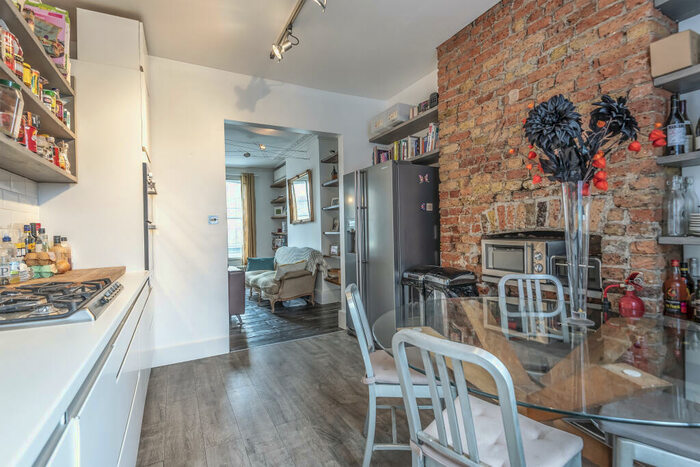 3 Bedroom Apartment To Rent In Battersea Park Road, London, SW11