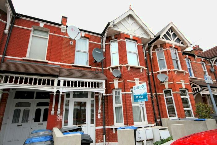 2 Bedroom Maisonette To Rent In Temple Road, London, NW2