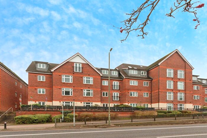 2 Bedroom Flat For Sale In London Road, Camberley, Surrey, GU15