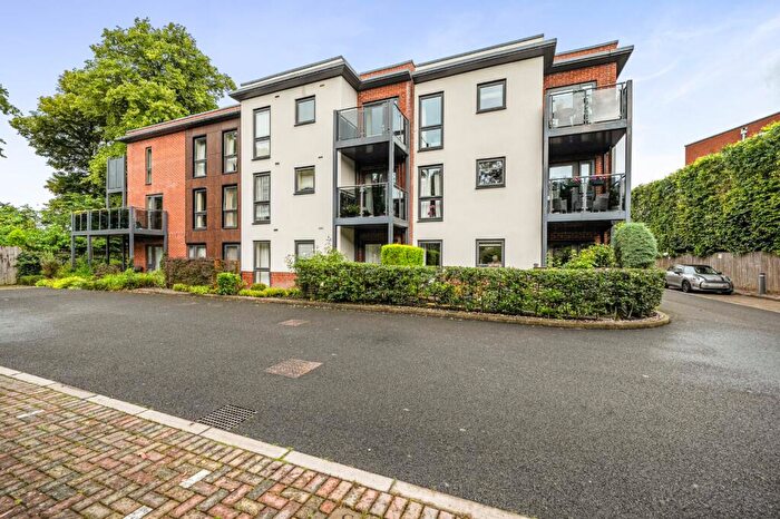 2 Bedroom Flat For Sale In Hampton Lane, Solihull, West Midlands, B91