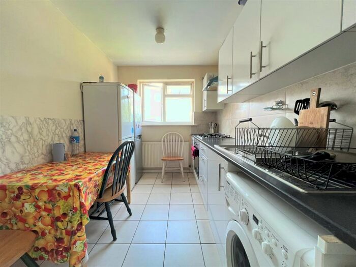 4 Bedroom Flat To Rent In East Lane, Wembley, Greater London, HA0