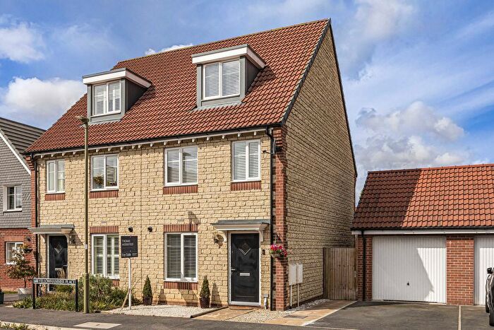 3 Bedroom Semi-Detached House For Sale In Yellowhammer Place, Didcot, OX11