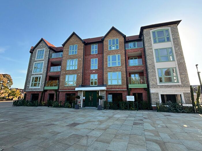 2 Bedroom Flat To Rent In River Walk, Tonbridge, TN9