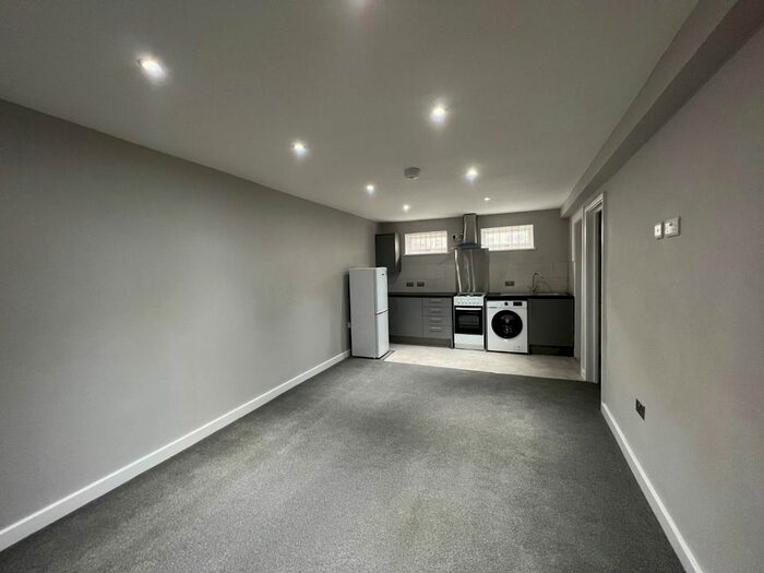 1 Bedroom Flat To Rent In Hobs Moat Road, Solihull, B92