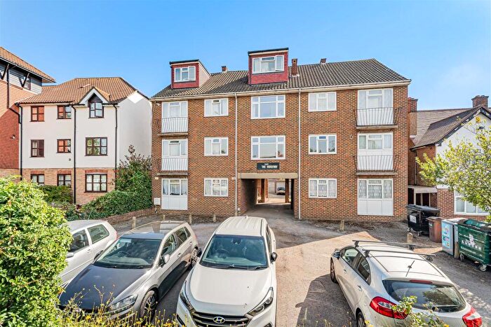 2 Bedroom Flat For Sale In The Ridgeway, North Chingford, E4