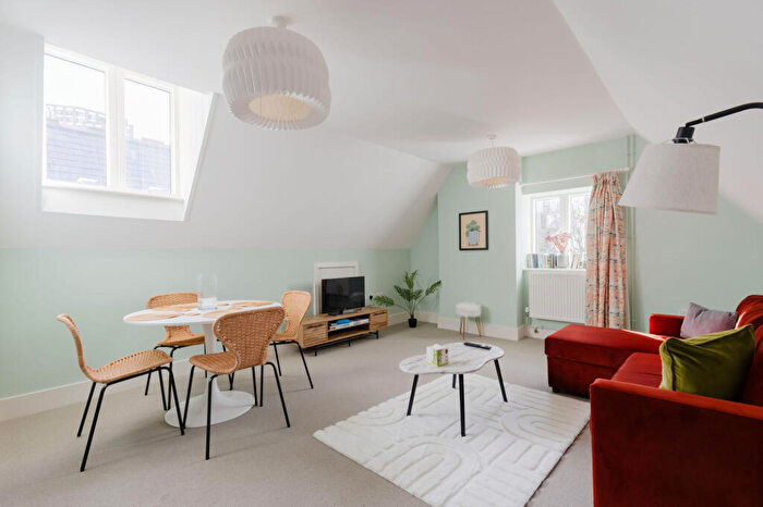 2 Bedroom Apartment To Rent In Commercial Street, London, E1