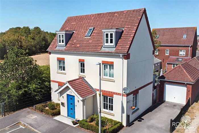 4 Bedroom Detached House For Sale In Battalion Way, Thatcham, Berkshire, RG19