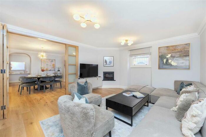 2 Bedroom Flat To Rent In Hans Crescent, London, SW1X