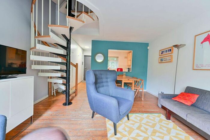 3 Bedroom Property To Rent In Vauxhall Walk, Vauxhall, London, SE11